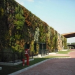 largest-vertical-garden-in-the-world-rozzano-italy-shopping-center-1